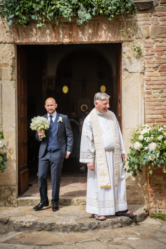 Allestimento del portale di una chiesa per matrimonio - Roberta Patanè wedding planner